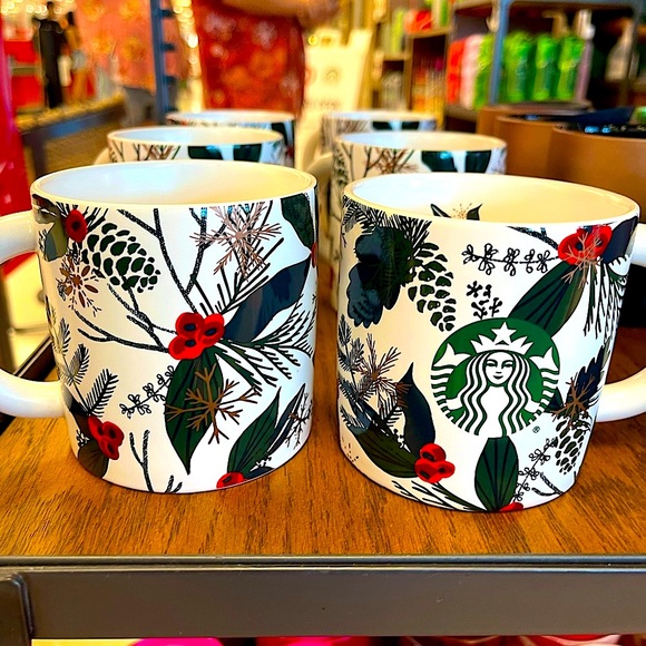 ❣️🍃🎄☕️TWO STARBUCKS Holiday 2021 pinecone mistletoe🍃 coffee mug Cup set